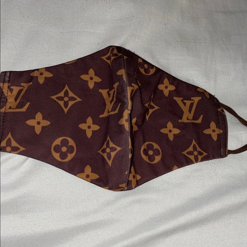 Loius‎ vutton material Brown Patterned Face Mask